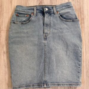 Size 28 Levi’s Jean skirt